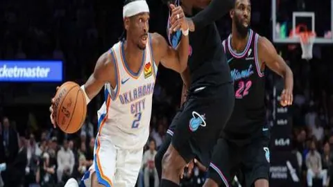 石家庄市民健身热情高涨：羽毛球热潮不断升温